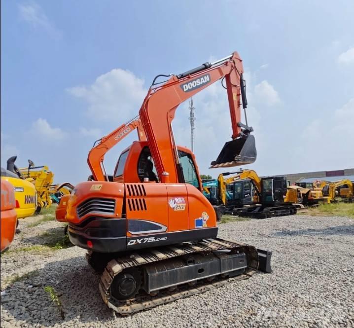 Doosan DX75-9C حفارات وسط 7 طن - 12 طن