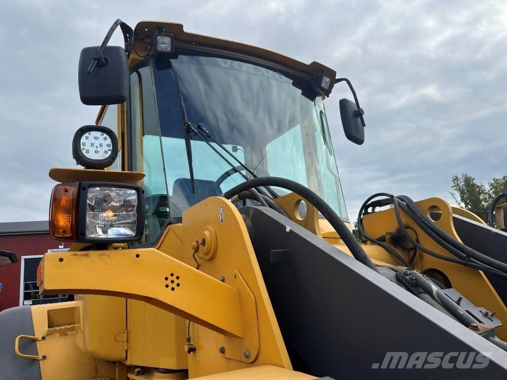 Volvo L 120 E لوادر بعجل
