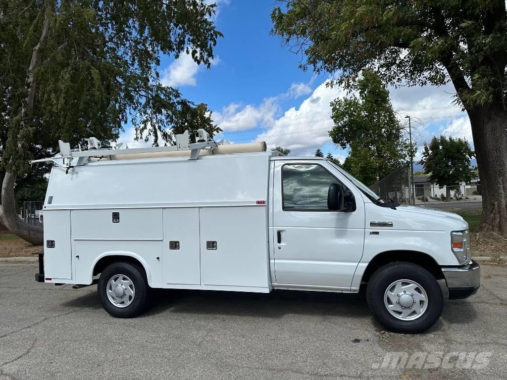 Ford E 350 شاحنات خفيفة/مفصلية الجوانب