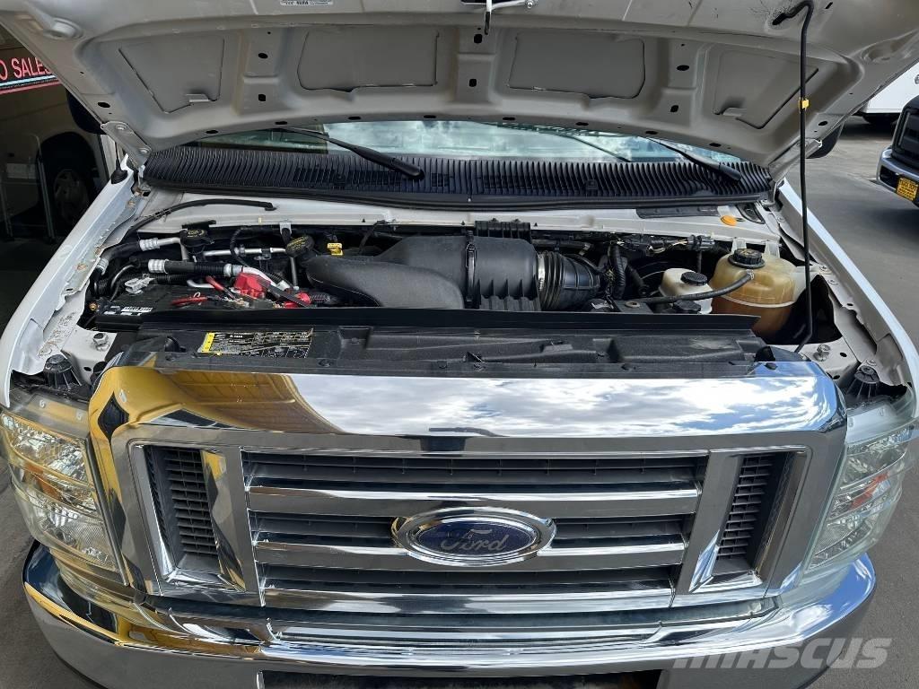 Ford E 350 شاحنات خفيفة/مفصلية الجوانب