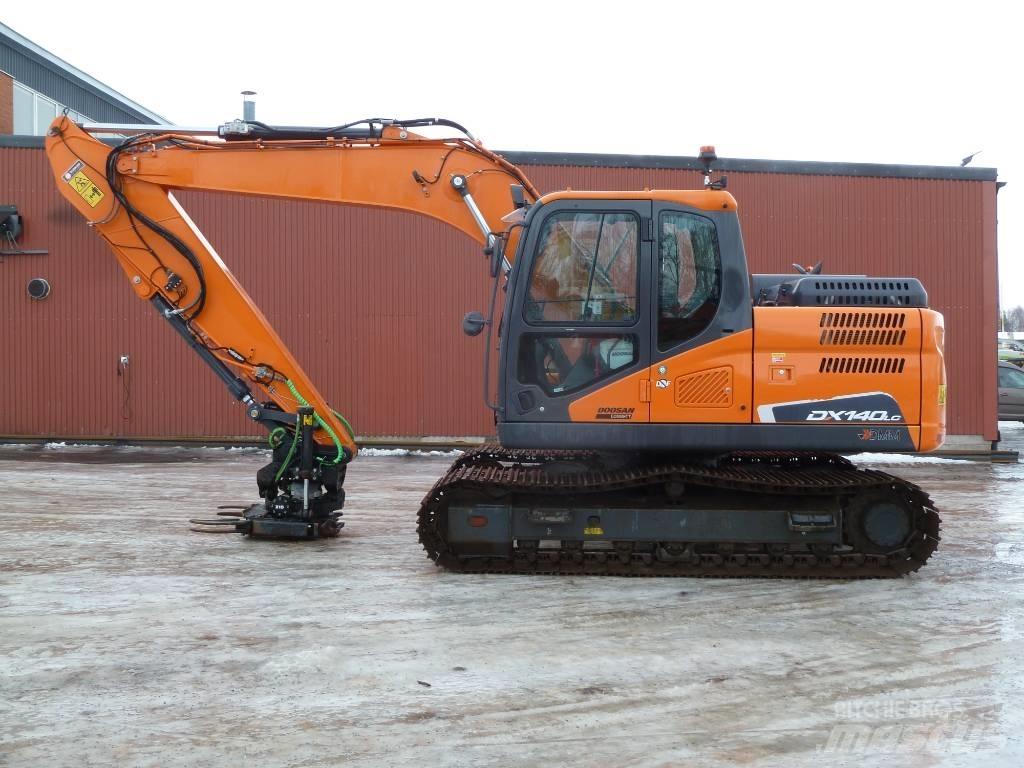 Doosan DX140LC-5 حفارات زحافة