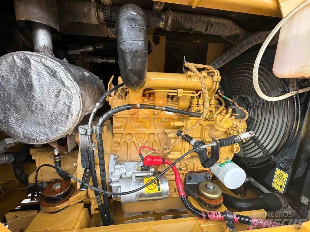 CAT 305.5 E 2 حفارات صغيرة أقل من 7 طن (حفارات صغيرة)