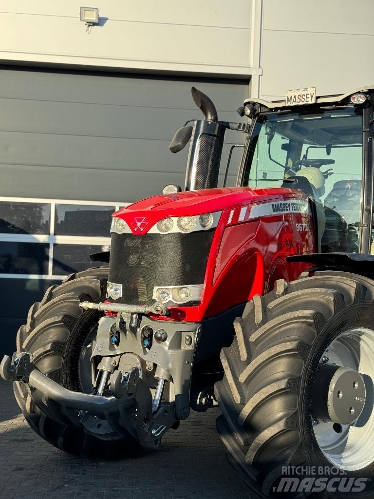 Massey Ferguson 8670 الجرارات