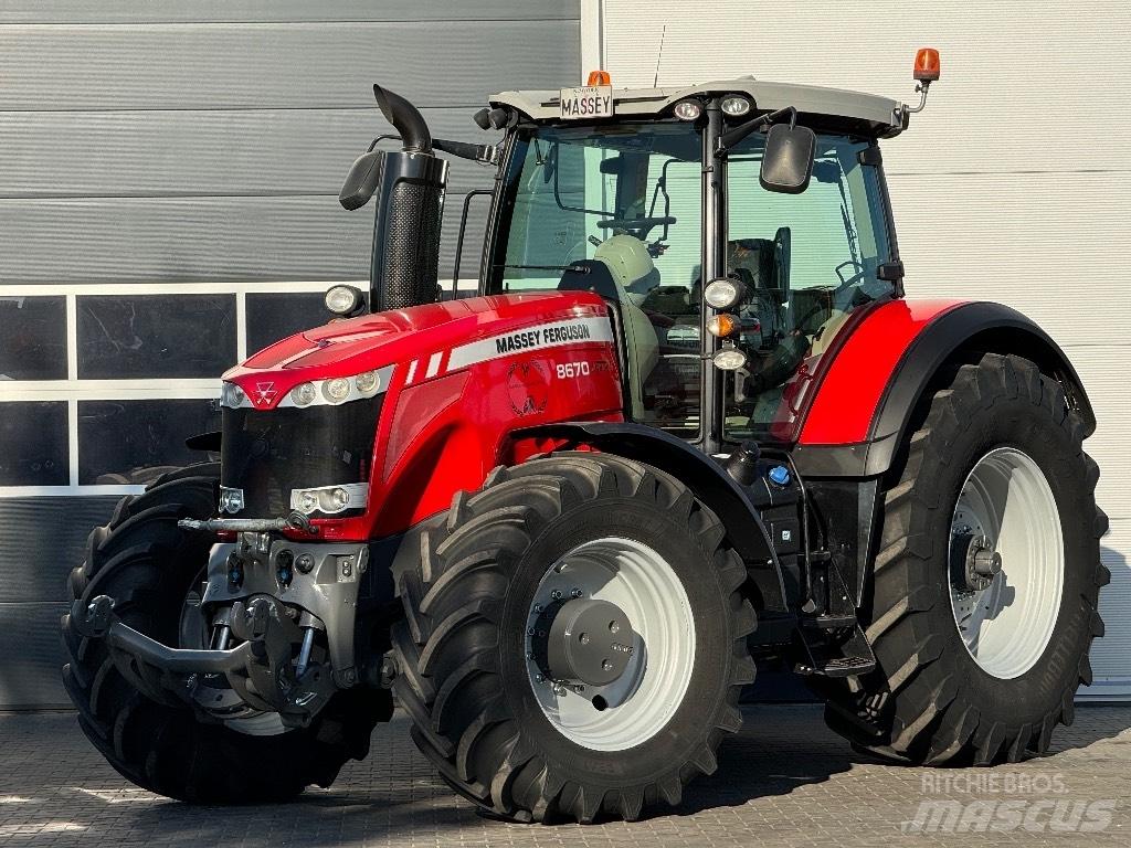 Massey Ferguson 8670 الجرارات