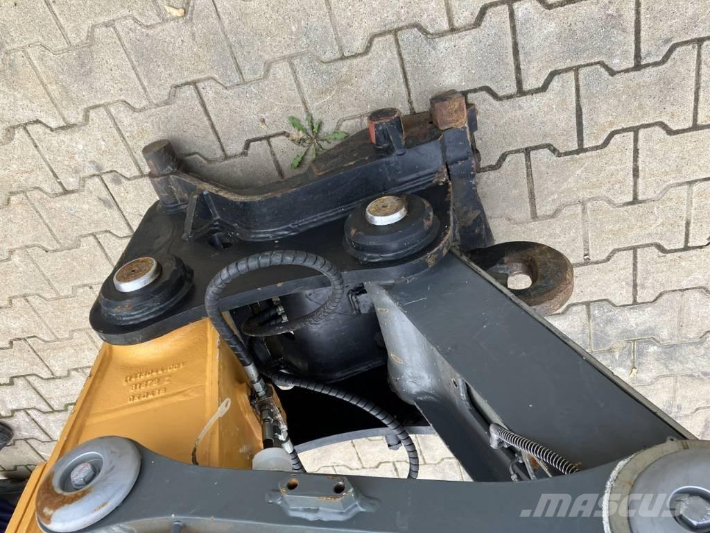 Liebherr R 922 LC حفارات زحافة