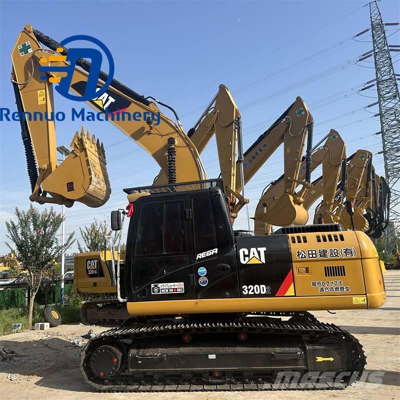 CAT 320 D2 حفارات زحافة