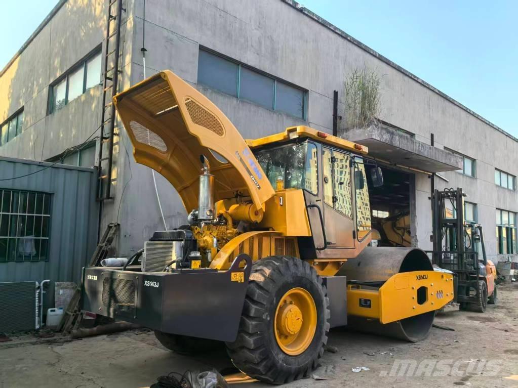 XCMG XS 142 J مداحل أحادية الأسطوانة