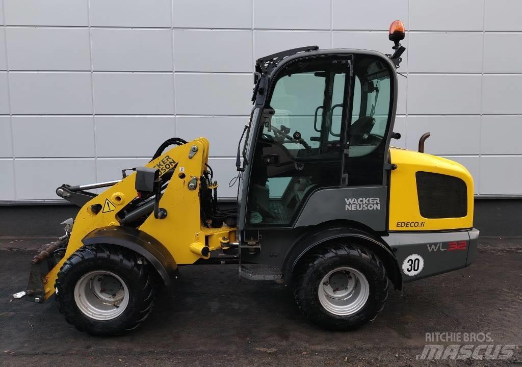 Wacker Neuson WL 32 لوادر بعجل