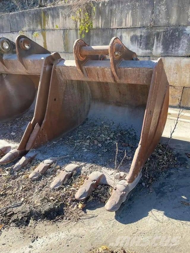 Komatsu PC 400 حفارات زحافة