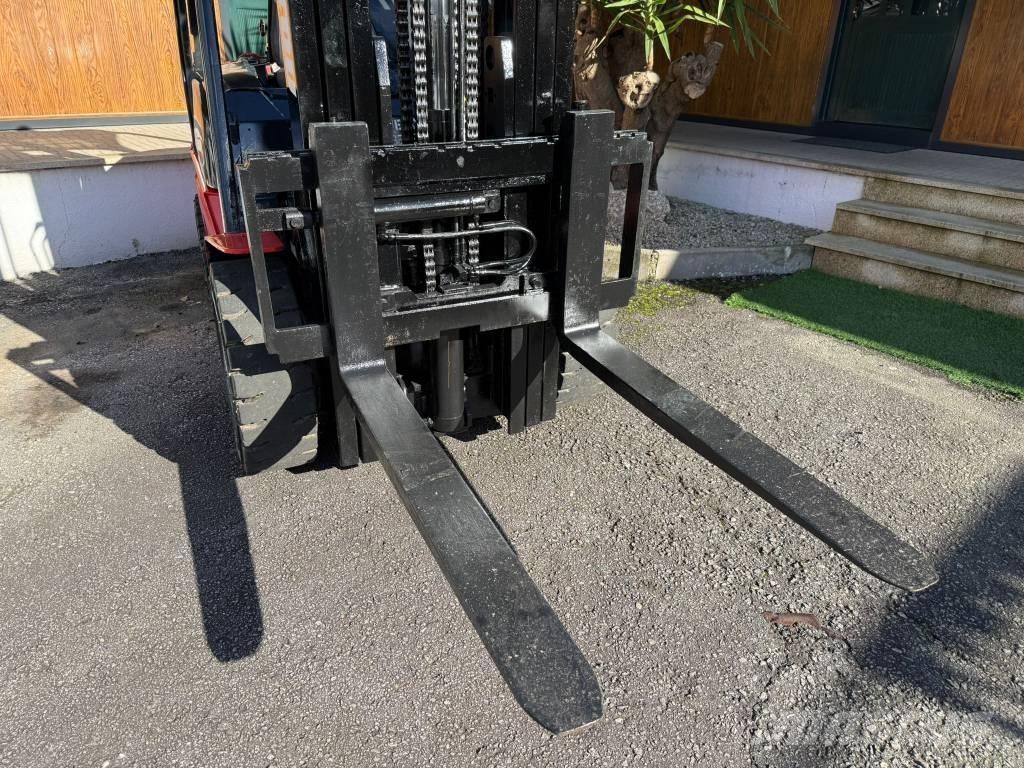Manitou MI 35 D شاحنات الديزل