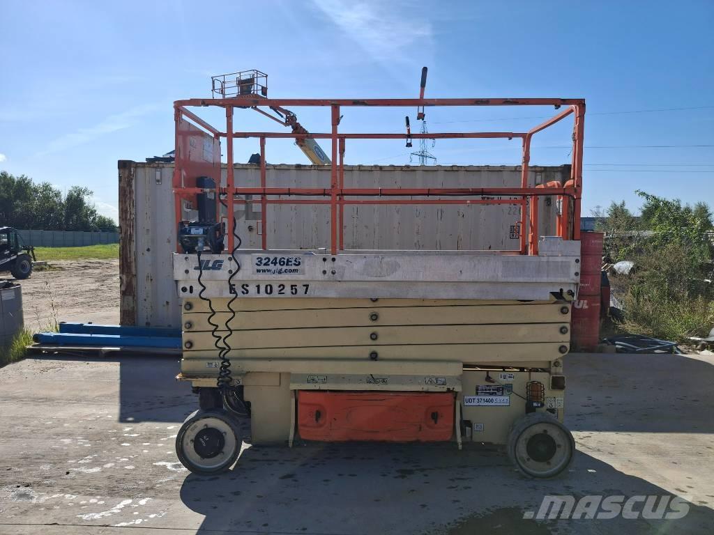 JLG 3246ES رافعات مقصية الشكل