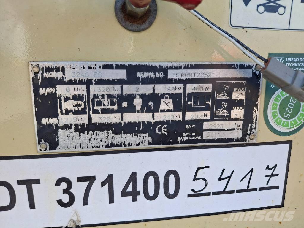 JLG 3246ES رافعات مقصية الشكل