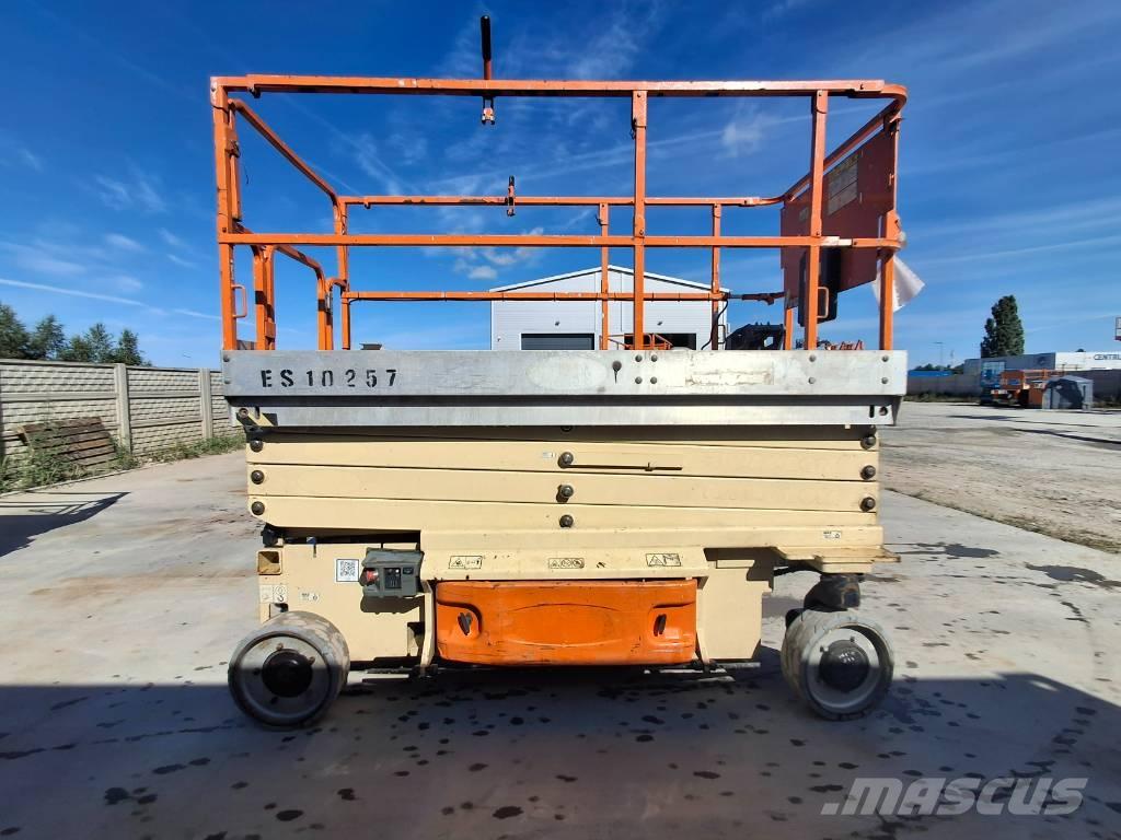 JLG 3246ES رافعات مقصية الشكل