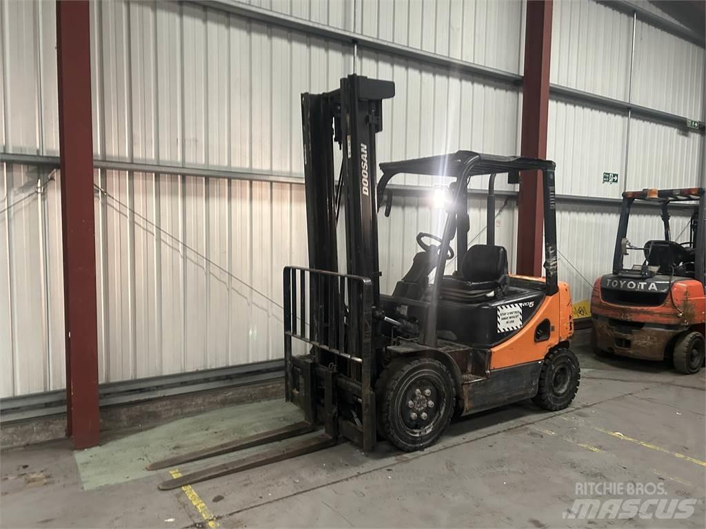 Doosan D25S-5 شاحنات الديزل