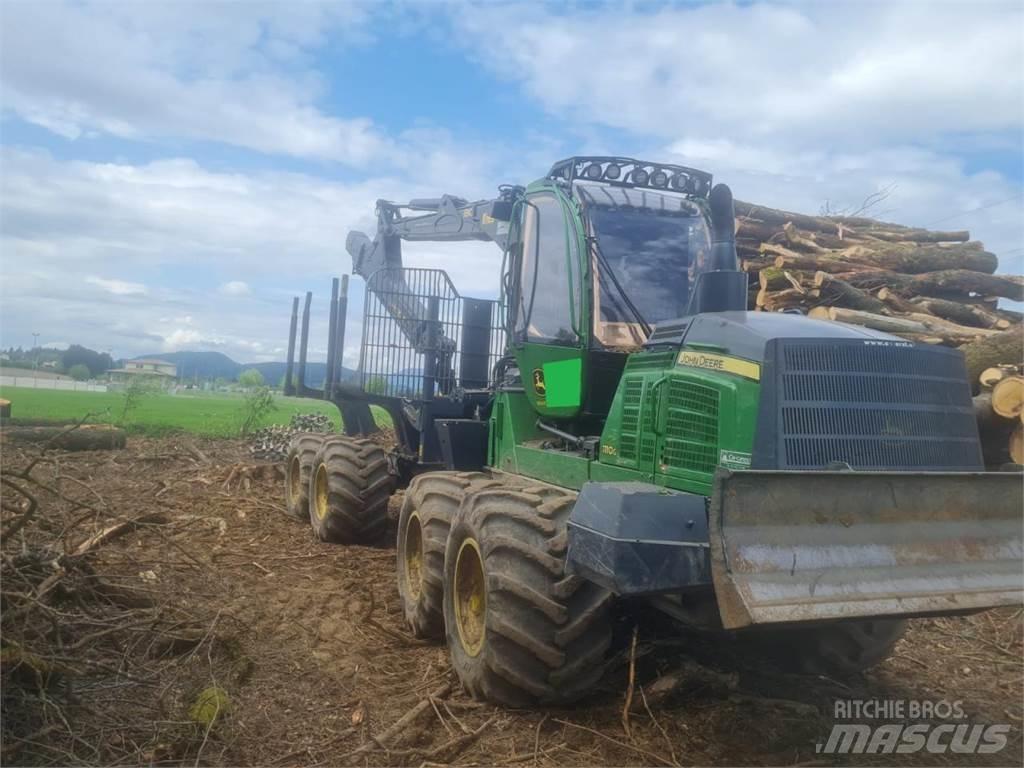 John Deere 1110 G شاحنات