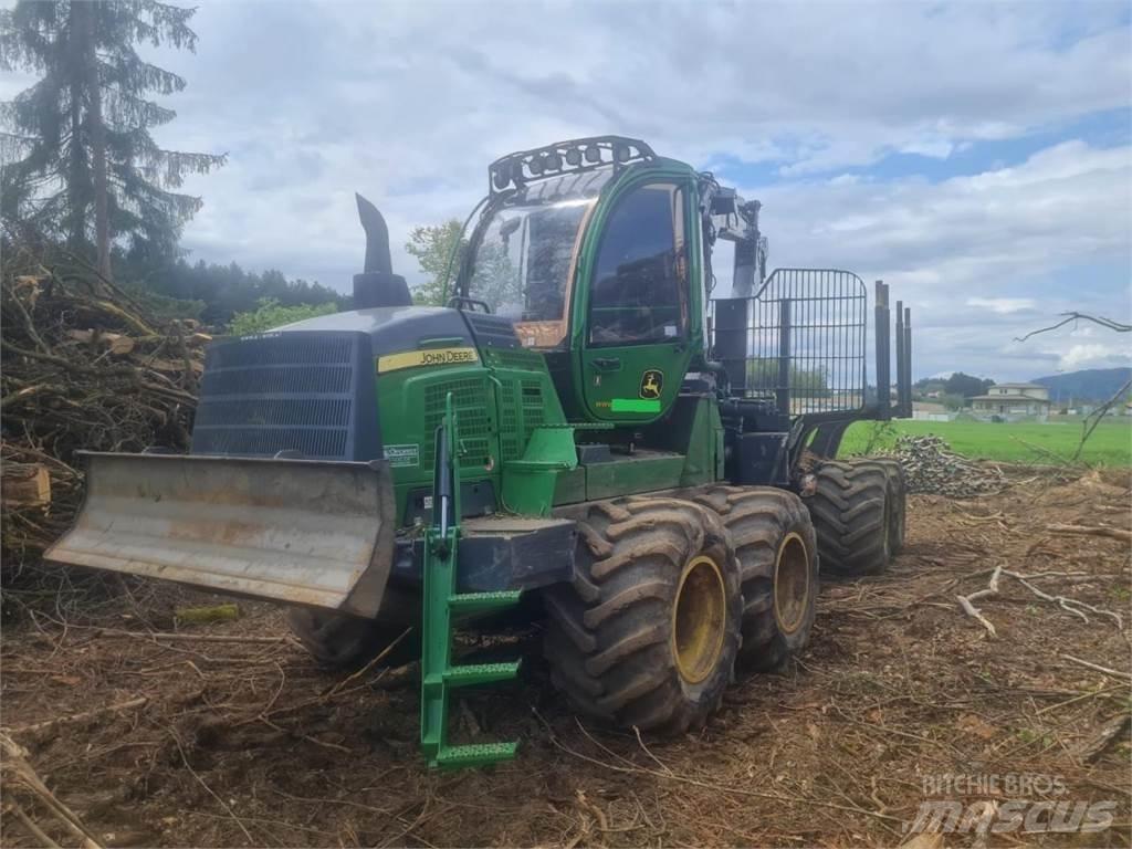 John Deere 1110 G شاحنات