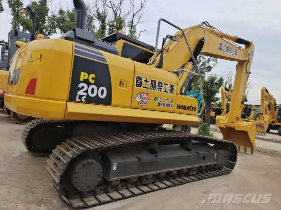 Komatsu PC 200-8 حفارات زحافة