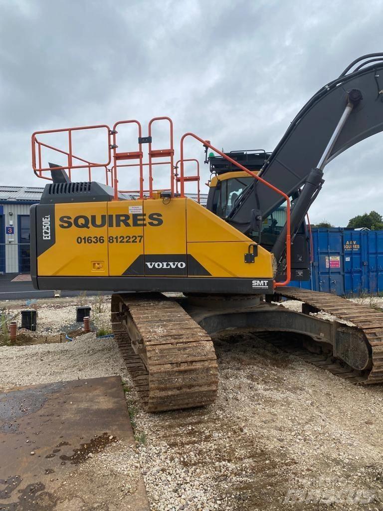 Volvo EC250 E L حفارات زحافة