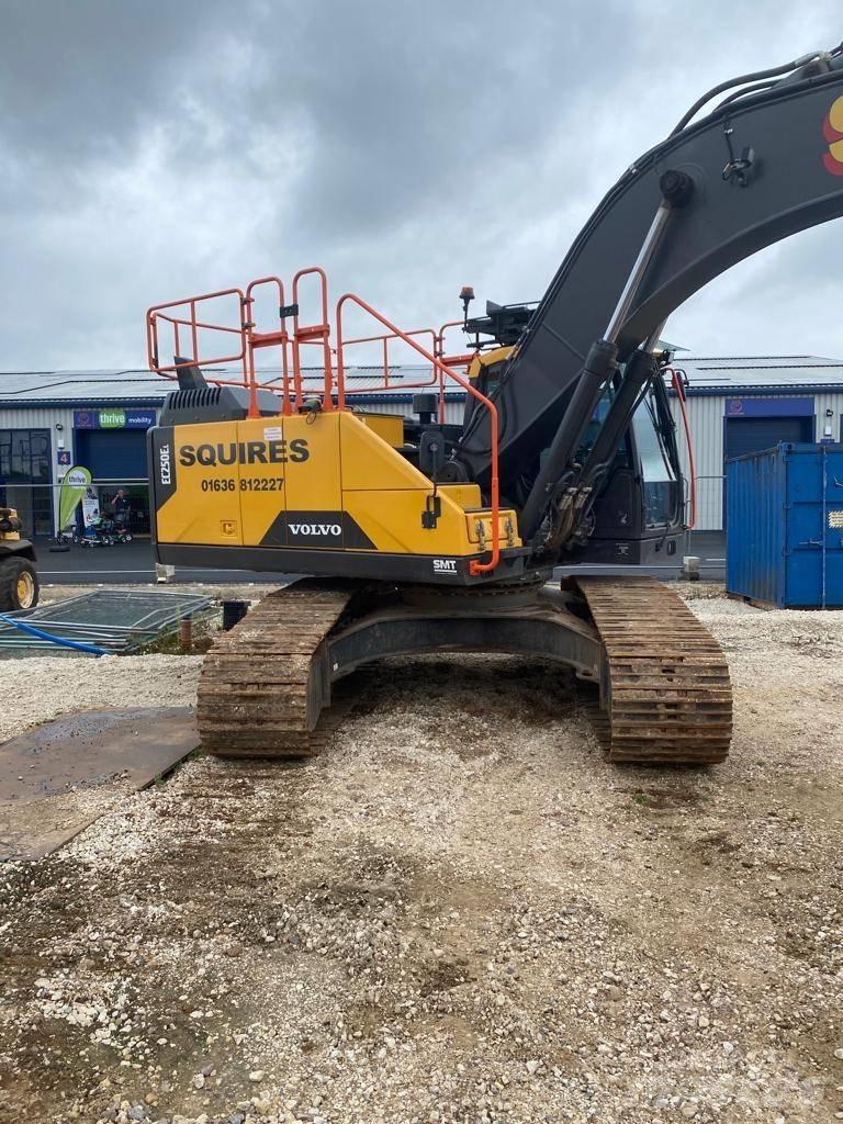 Volvo EC250 E L حفارات زحافة