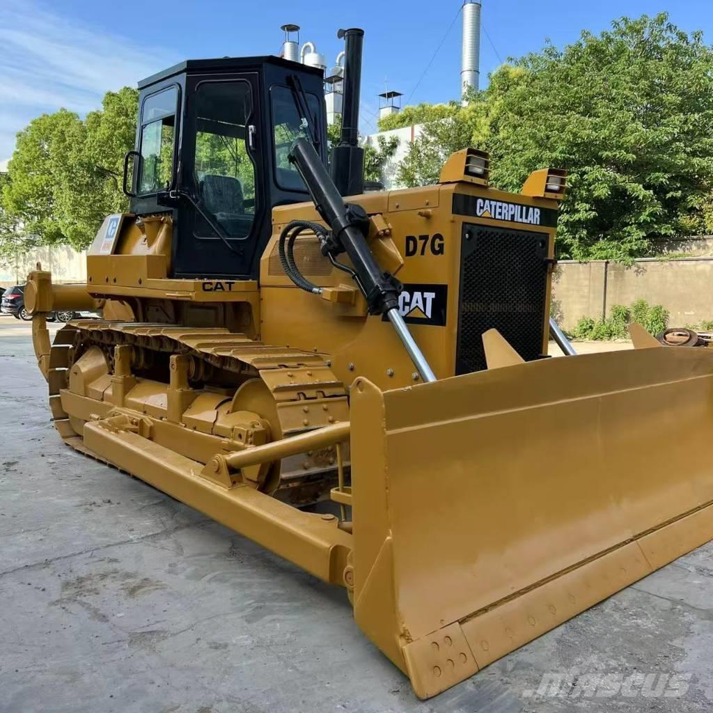 CAT D7G بلدوزرات مجنزرة