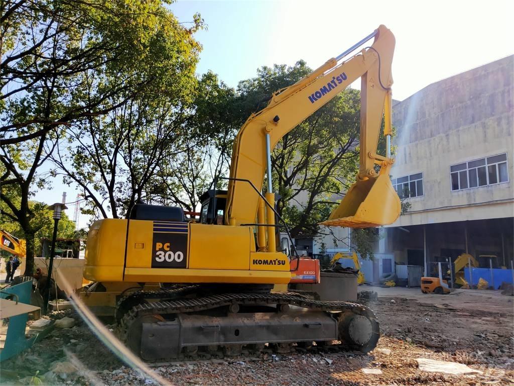 Komatsu PC 300-7 حفارات زحافة