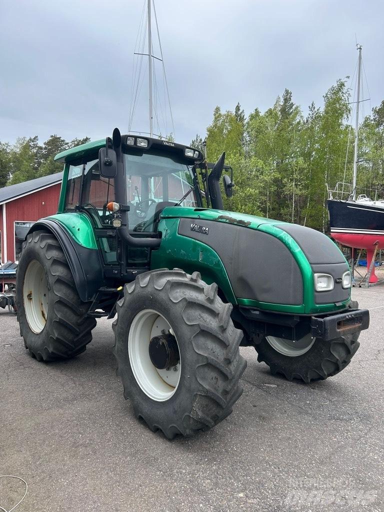 Valtra T 150 الجرارات