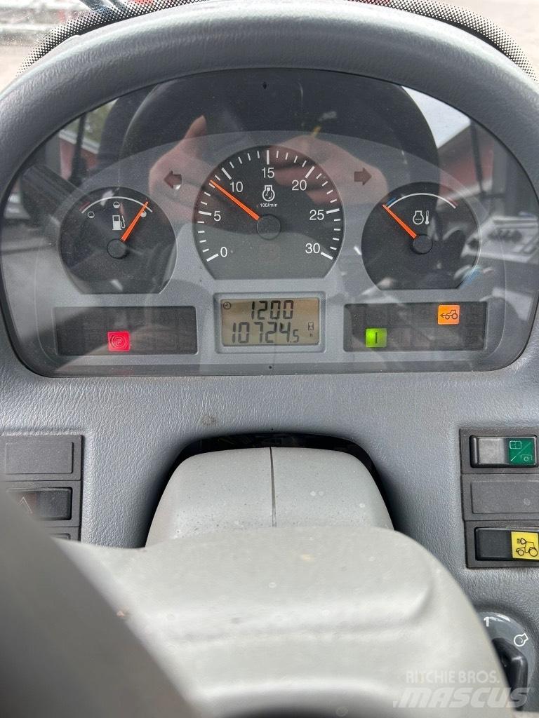Valtra T 150 الجرارات
