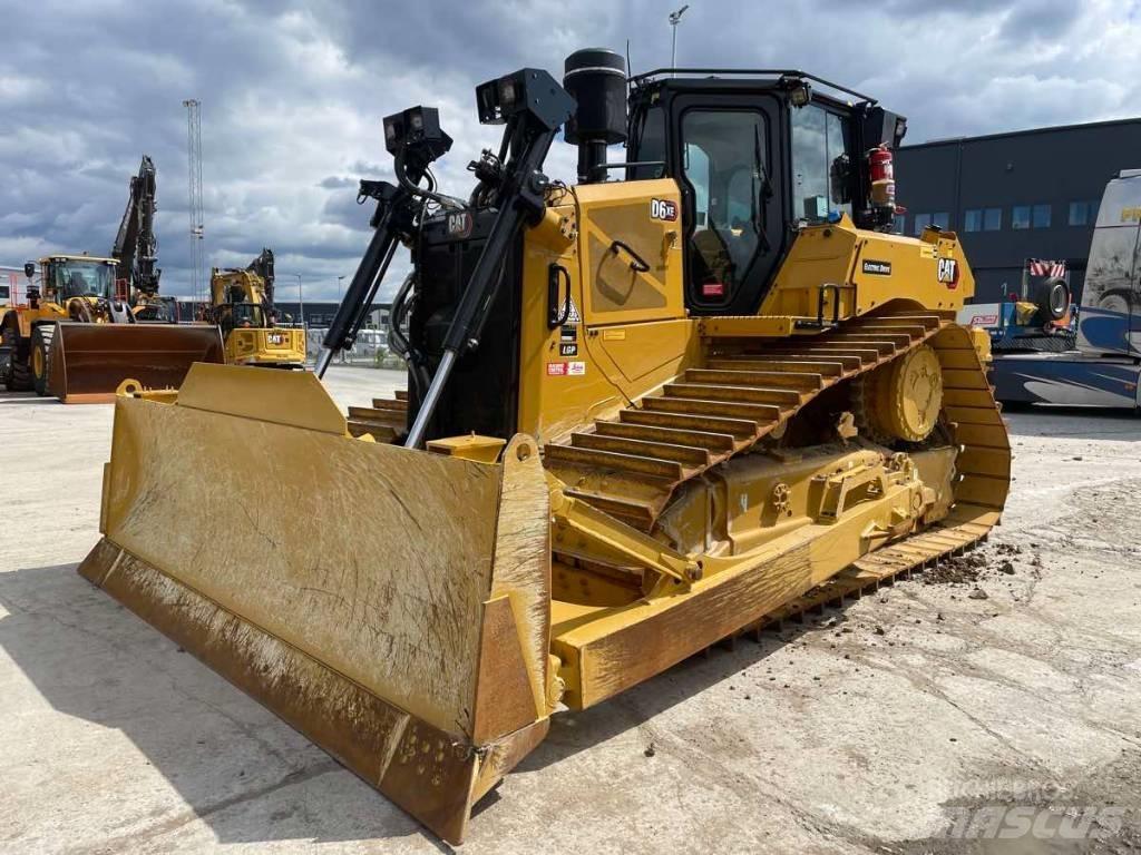 CAT D 6 XE LGP بلدوزرات مجنزرة