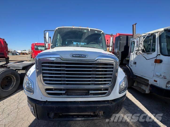 Freightliner M2 شاحنات قابلة للفك