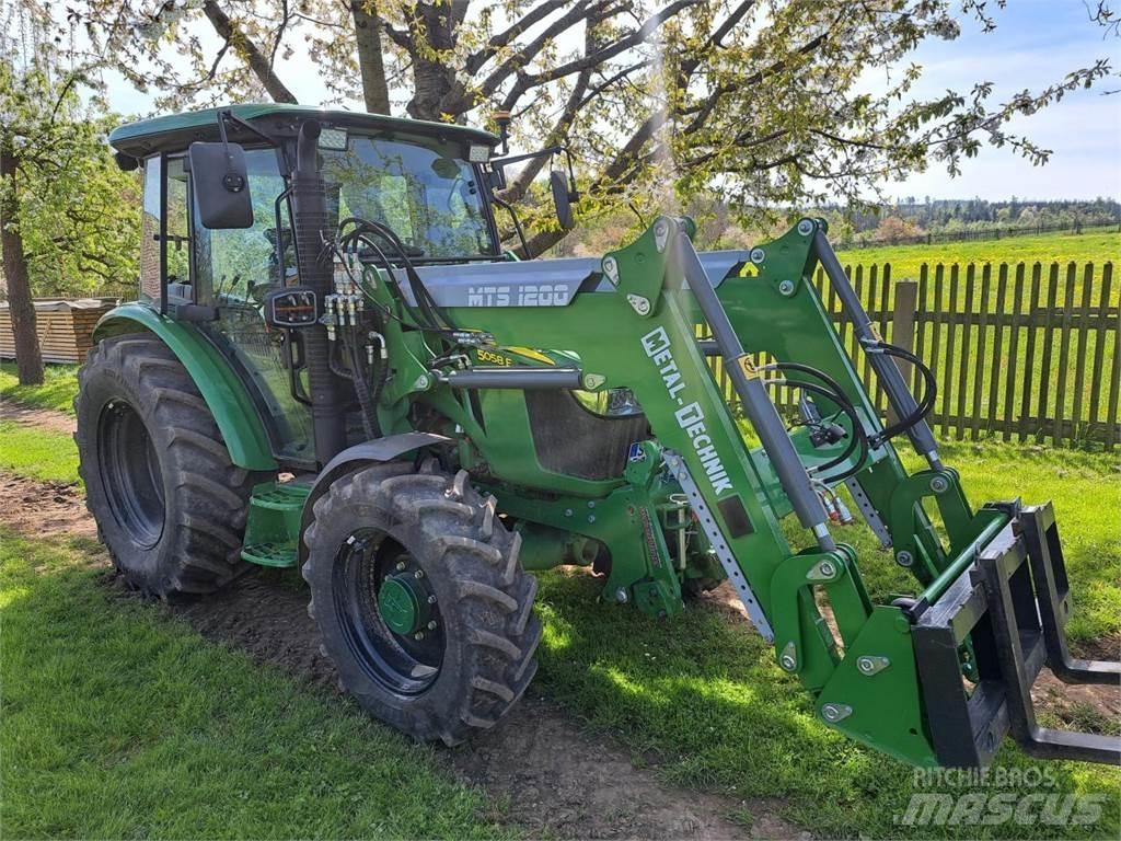 John Deere 5058E الجرارات