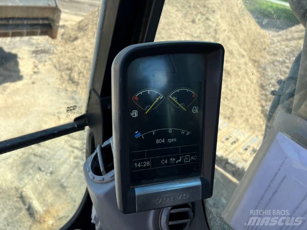 Volvo EC 300 D L حفارات زحافة