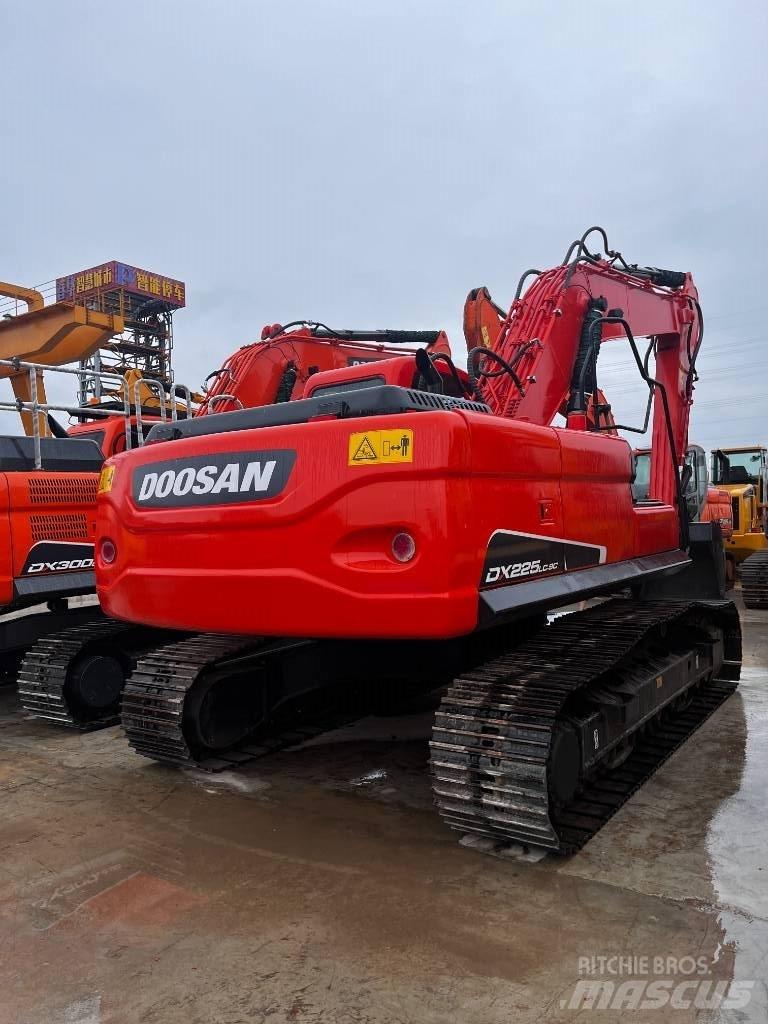 Doosan DX 225 LC-9 حفارات زحافة