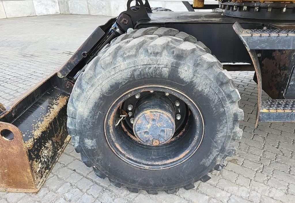 CAT M313 D حفارات بعجل