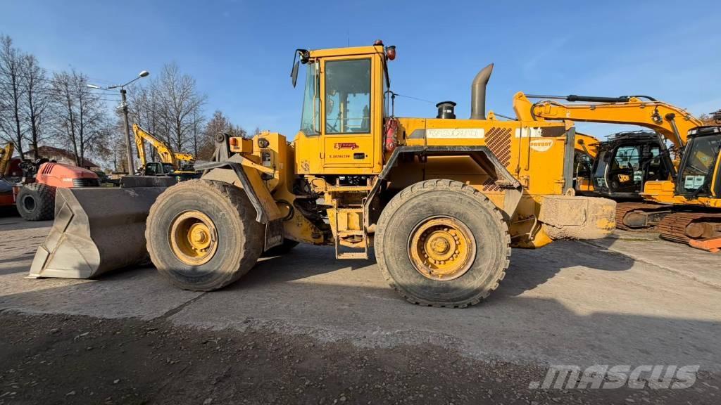 Volvo L 120 D لوادر بعجل