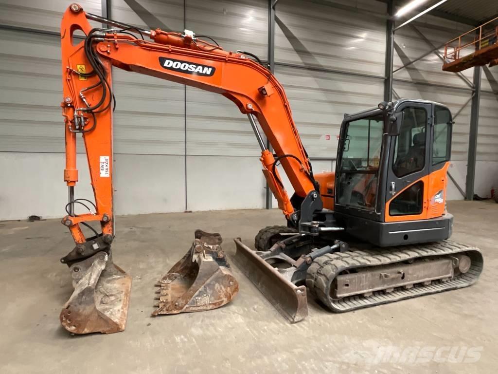 Doosan DX 85 R-3 حفارات وسط 7 طن - 12 طن