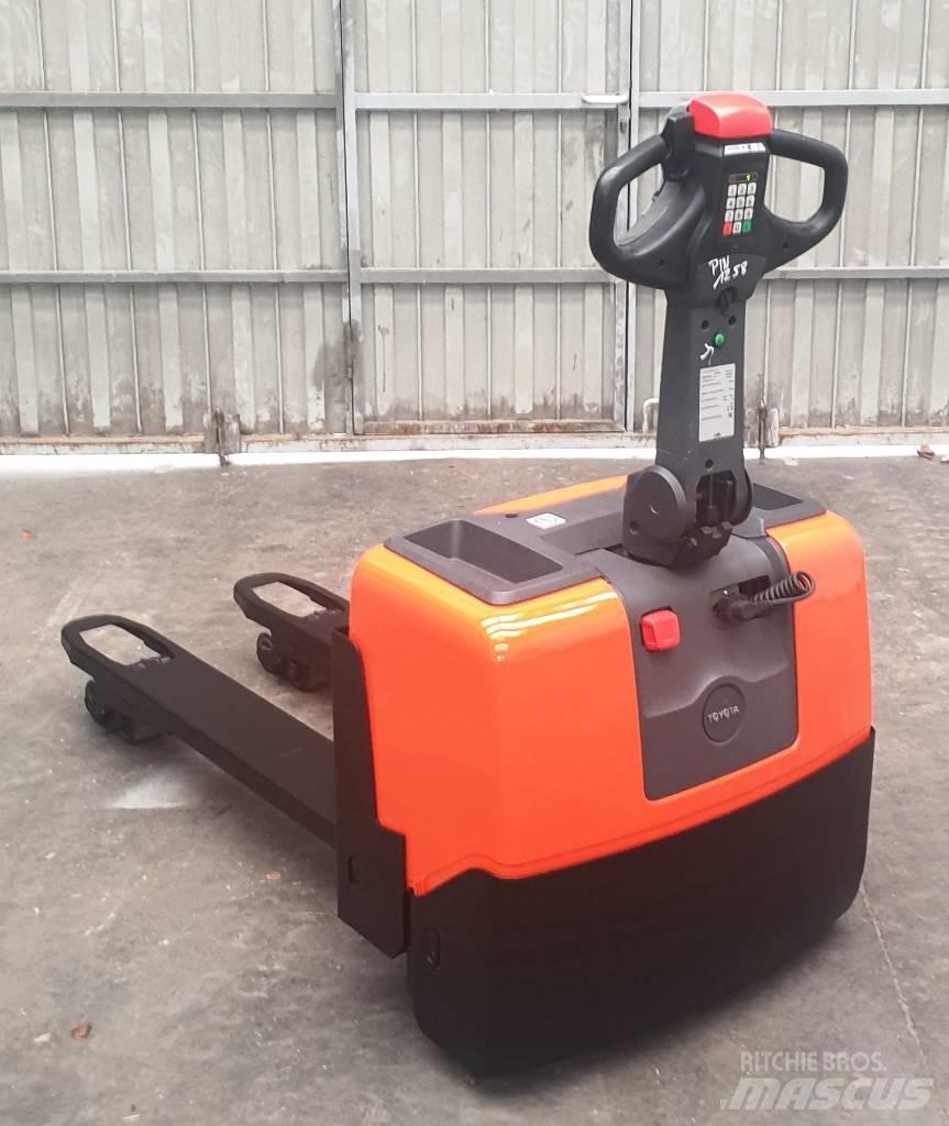 BT LWE 130 Minimover معدات الرفع منخفض المستوى