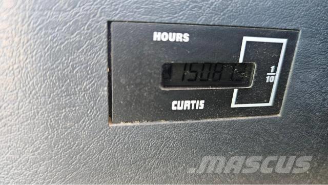 Hyundai Robex 300 LC حفارات زحافة