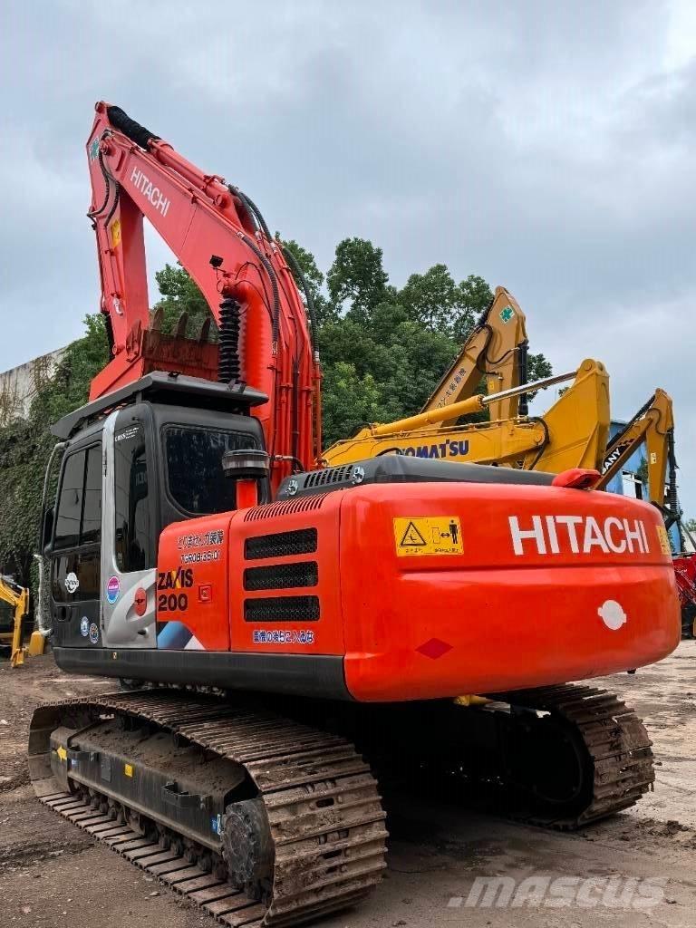 Hitachi ZX 200 حفارات زحافة