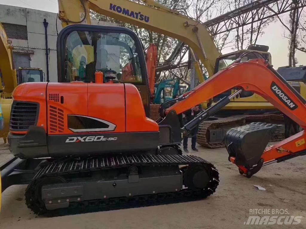 Doosan DX 60-9C حفارات زحافة