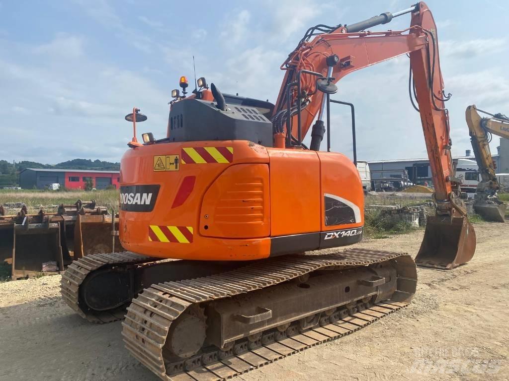 Doosan DX 140 LCR حفارات زحافة