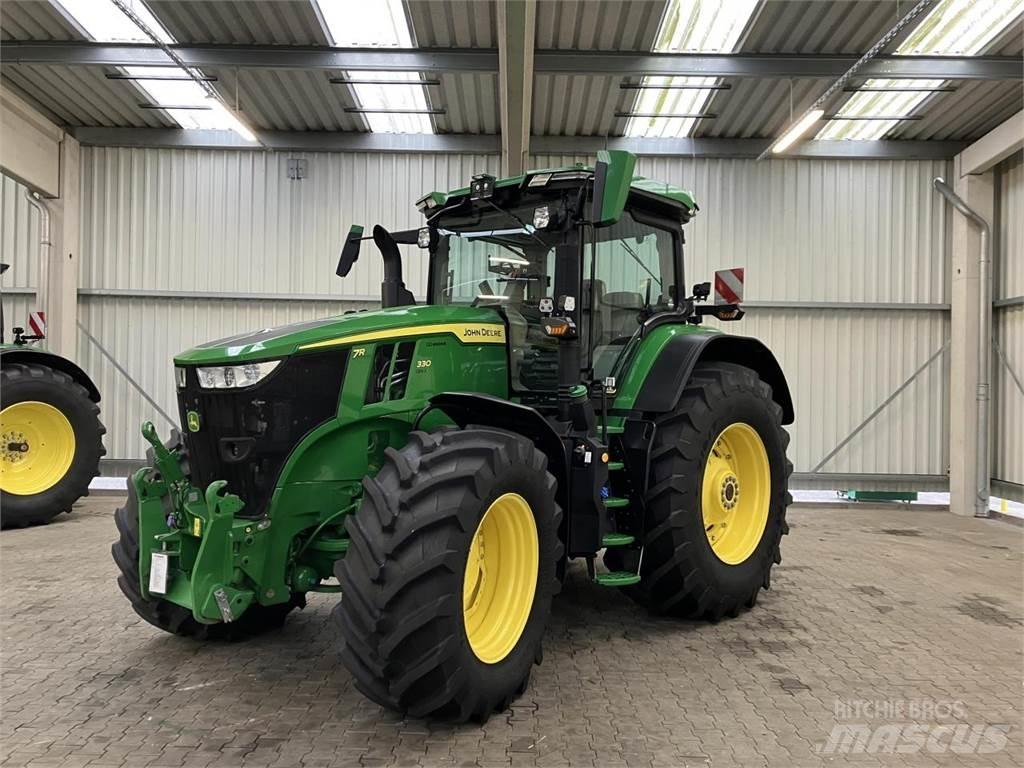 John Deere 7R 330 الجرارات