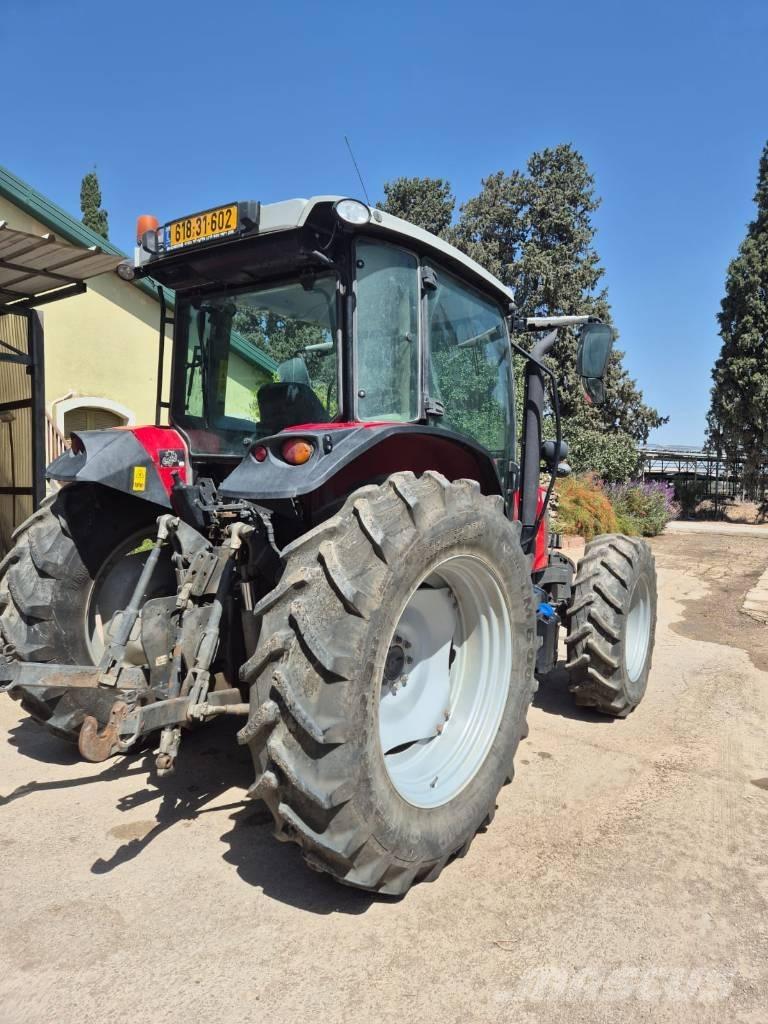 Massey Ferguson 5713 الجرارات