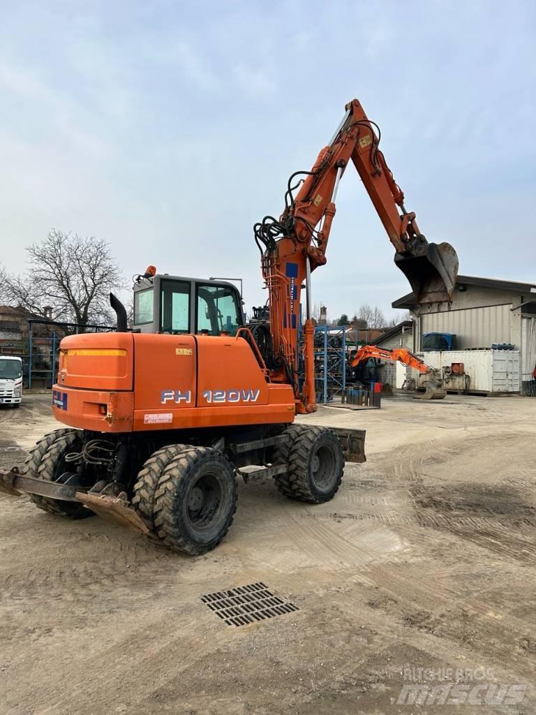 Fiat-Hitachi fh 120 حفارات بعجل