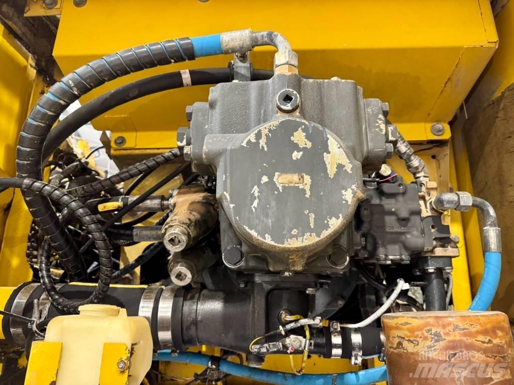 Komatsu PC 490 LC-10 حفارات زحافة