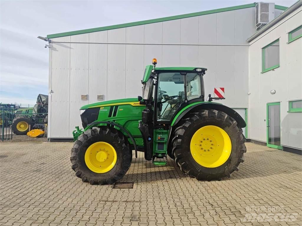 John Deere 6R 250 الجرارات