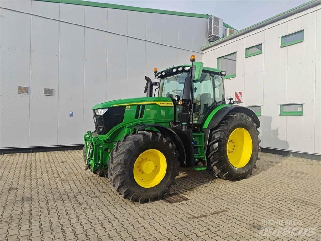 John Deere 6R 250 الجرارات