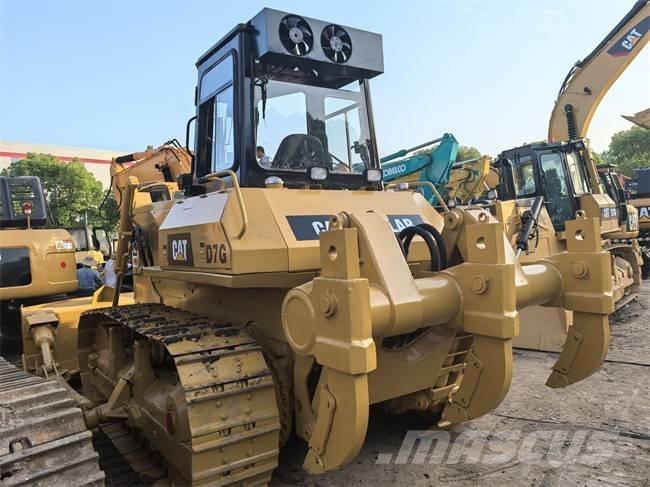 CAT D 7 G بلدوزرات مجنزرة