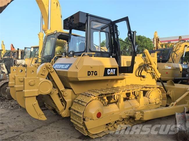 CAT D 7 G بلدوزرات مجنزرة