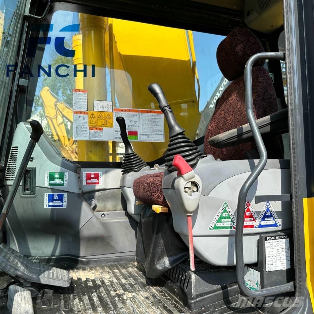 Komatsu PC 200-8 حفارات زحافة