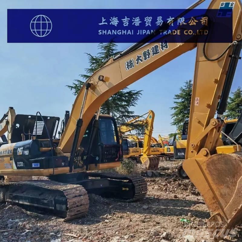 CAT 323 D حفارات زحافة